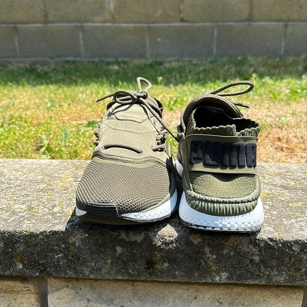 Athletic shoe (Puma)